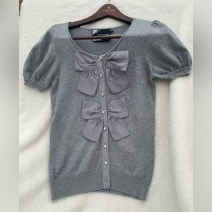 Twelve by twelve Anthropologie women gray short sleeve bow cardigan sweater szS.